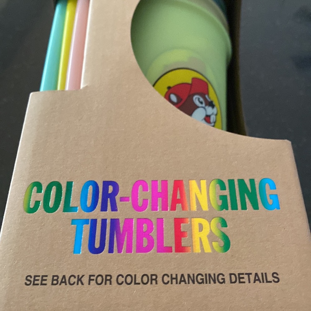 NWT Buc-ee's Color Changing (5) Tumblers with Lids and Straws PRICE FIRM!!